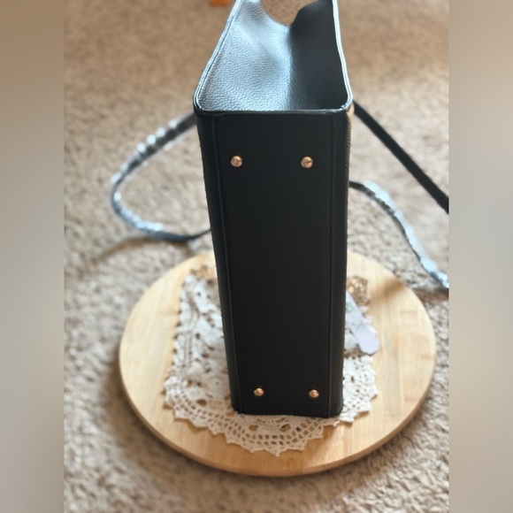 - Boutique NWT Vegan Leather Shoulder Bag & - Picture 7 of 11